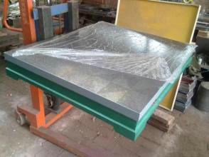 河北鑄鐵平臺在重型機(jī)械中的重要性